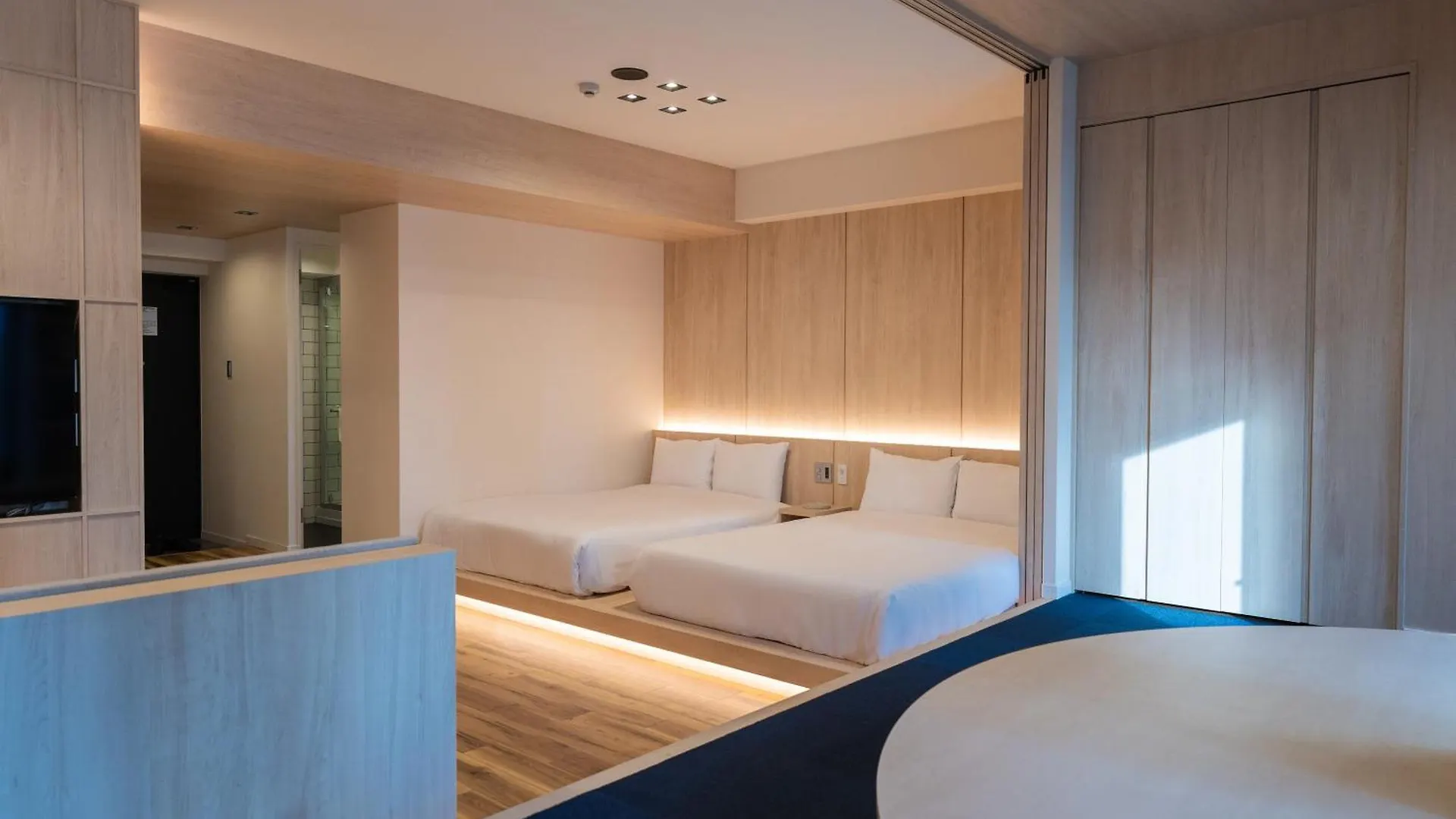Uh Suite Namba Station Osaka 4*,