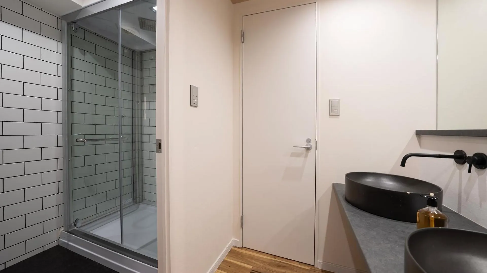Uh Suite Namba Station Osaka 4*,  Japan