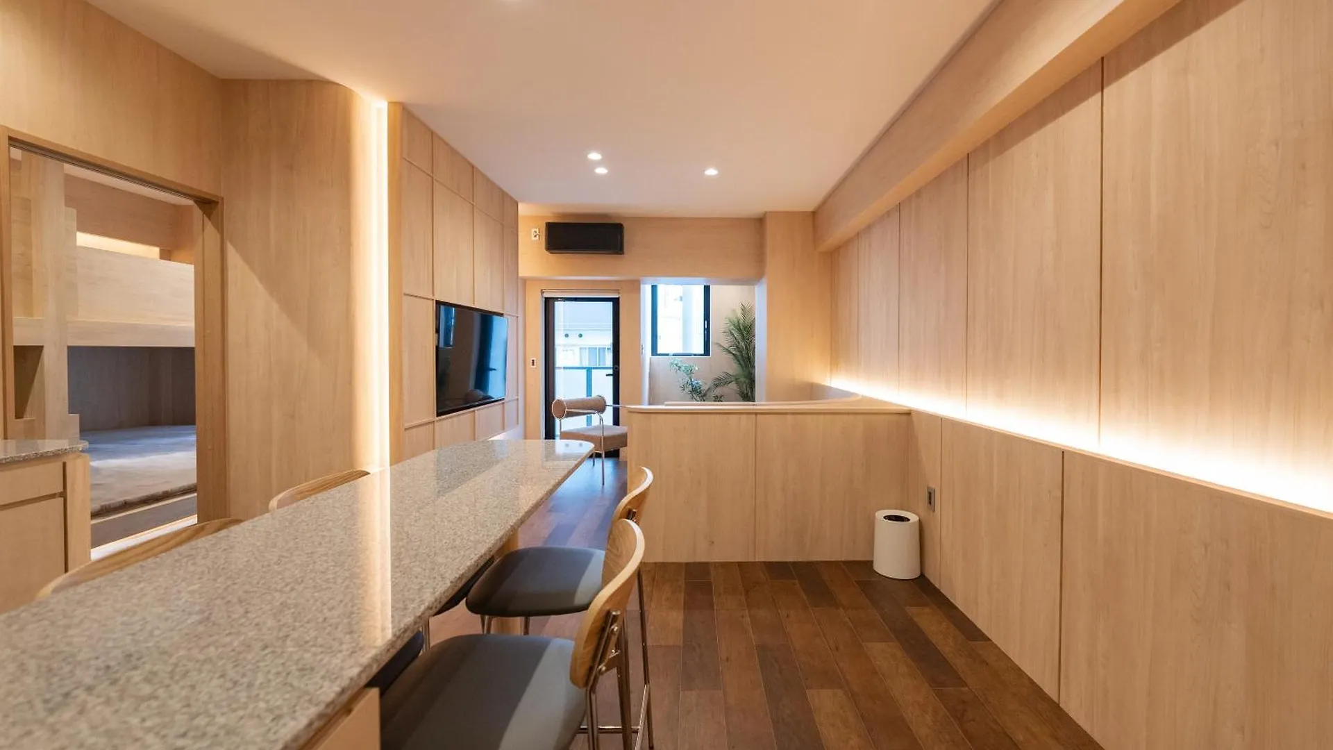 Uh Suite Namba Station Osaka 4*,  Japan
