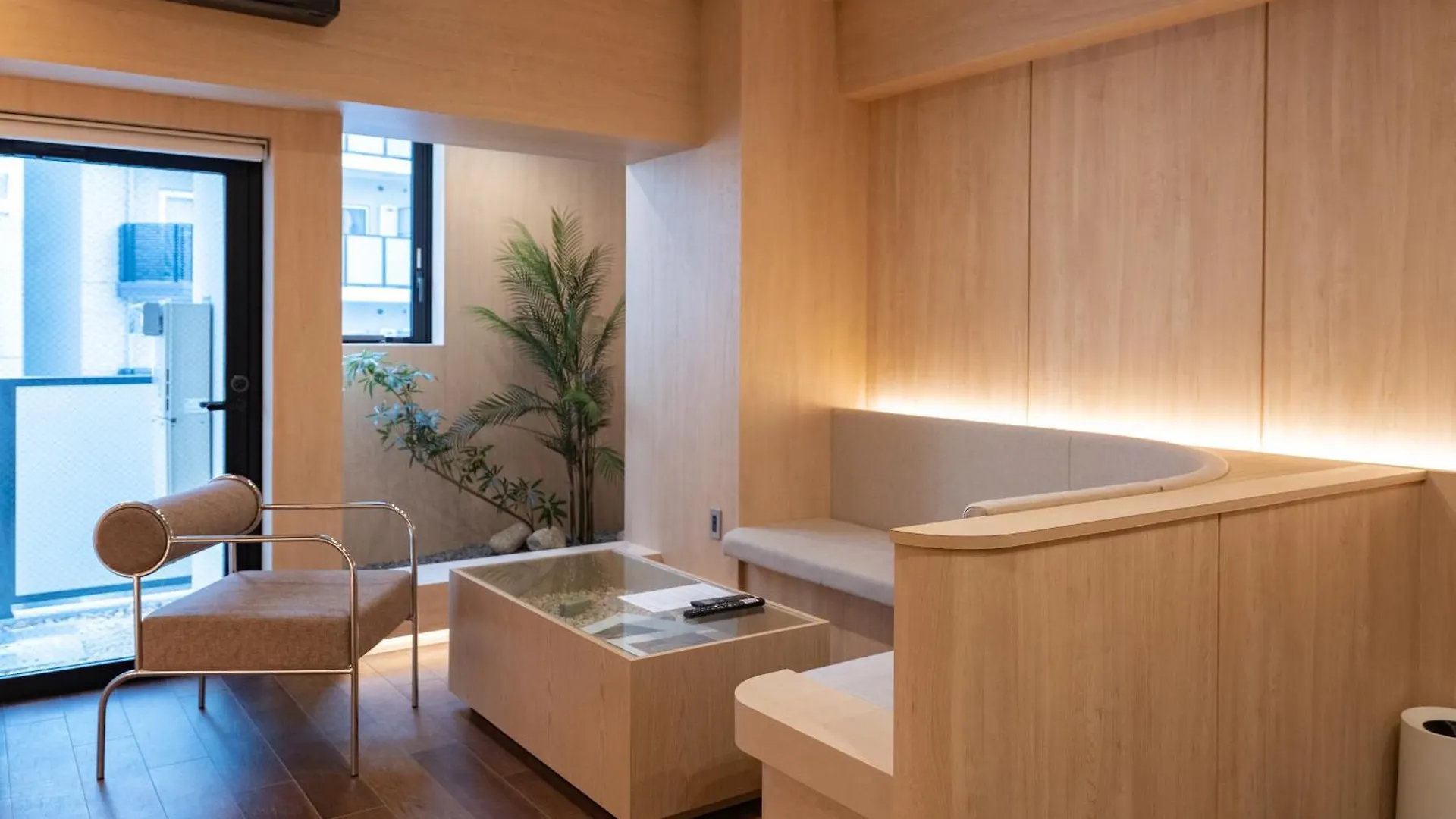 Uh Suite Namba Station Osaka 4*,