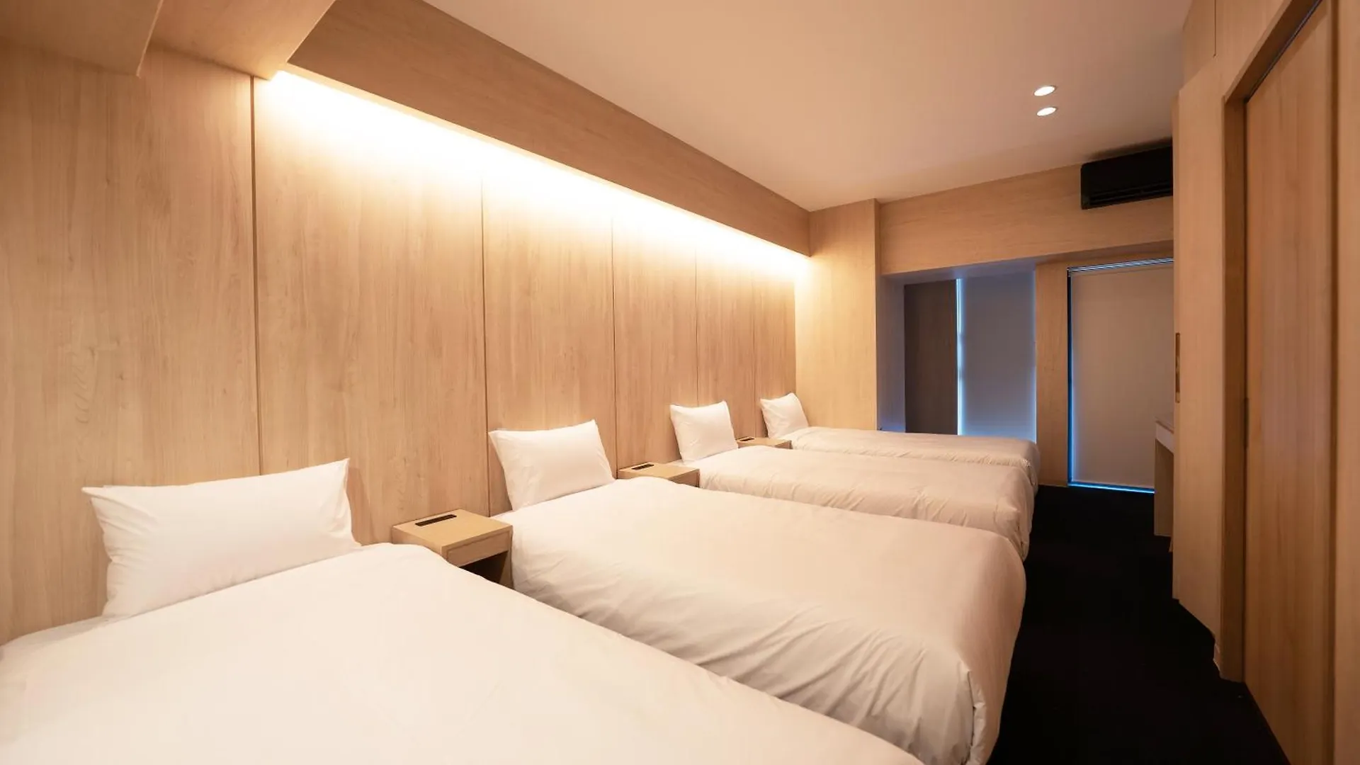 Uh Suite Namba Station Osaka 4*,  Japan